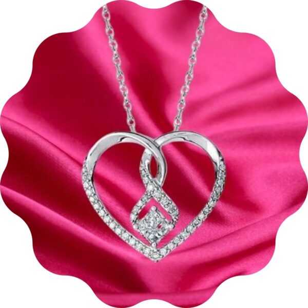 Collier infini inséré dans un cœur
