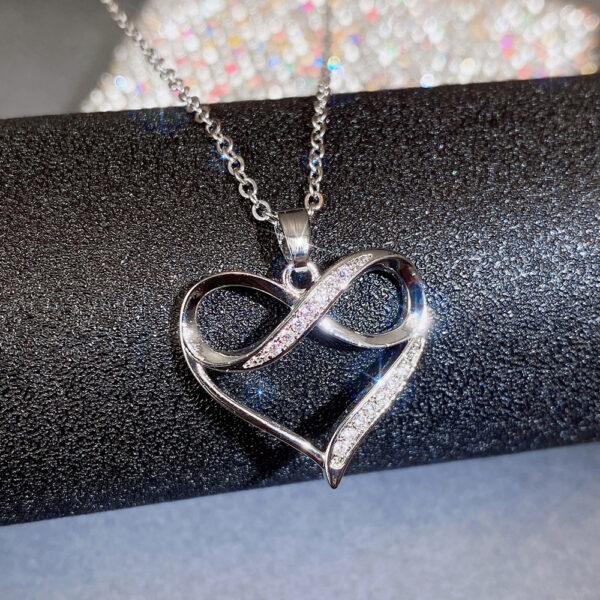 Collier infini incrusté dans un cœur – Image 5