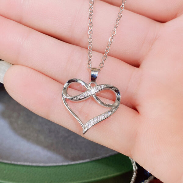 Collier infini incrusté dans un cœur – Image 3