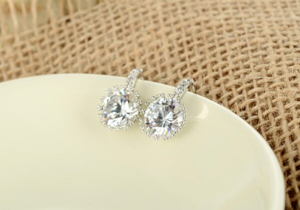 Clous d'oreilles zircons blancs – Image 2