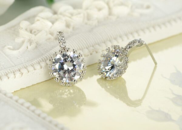 Clous d'oreilles zircons blancs – Image 3