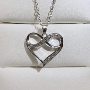 Infinity-ketting ingelegd in een hart