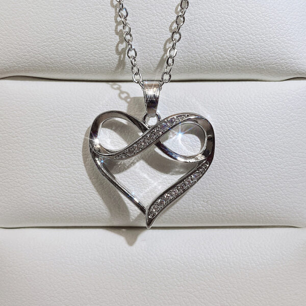 Collier infini incrusté dans un cœur – Image 6