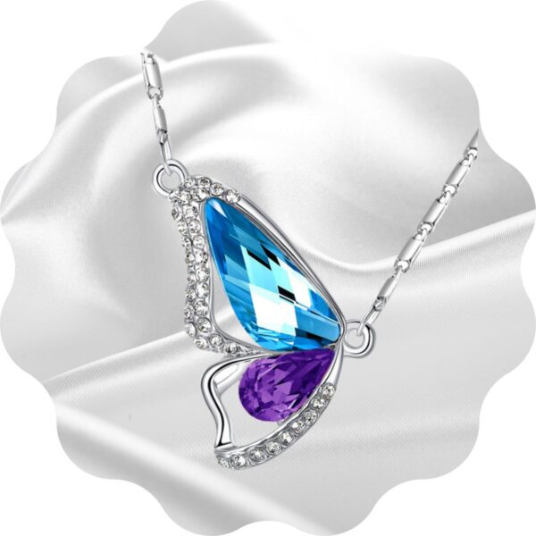 Collier ailes de papillon pierre bleue et mauve