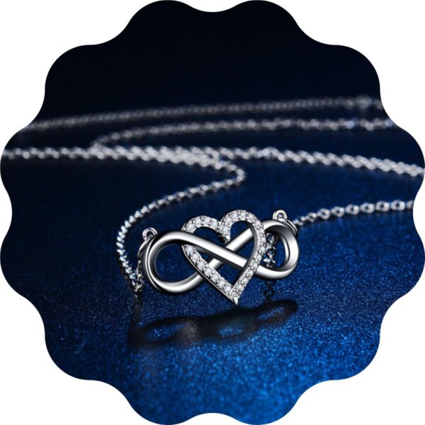 Collier symbole infini dans cœur
