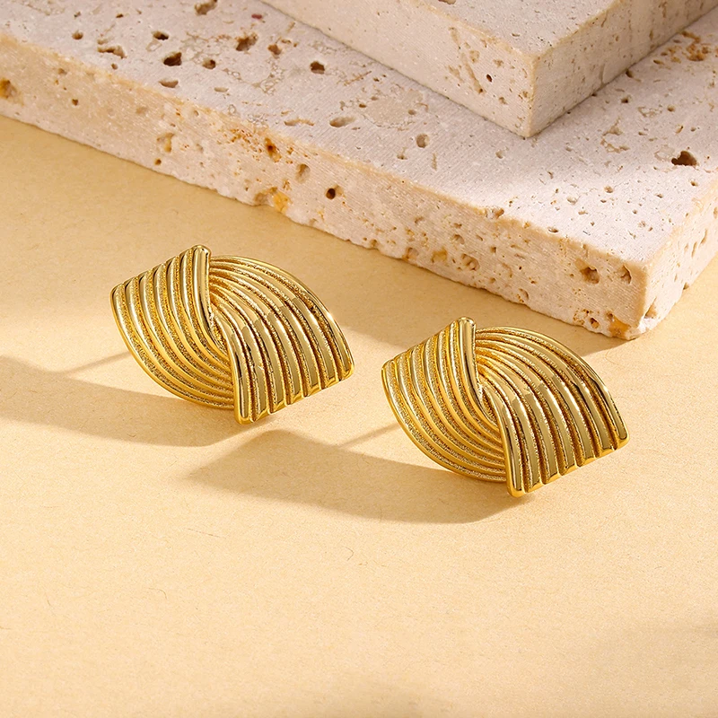 Boucles d'Oreilles Puces Géométriques Plaqué Or Femme – Image 5