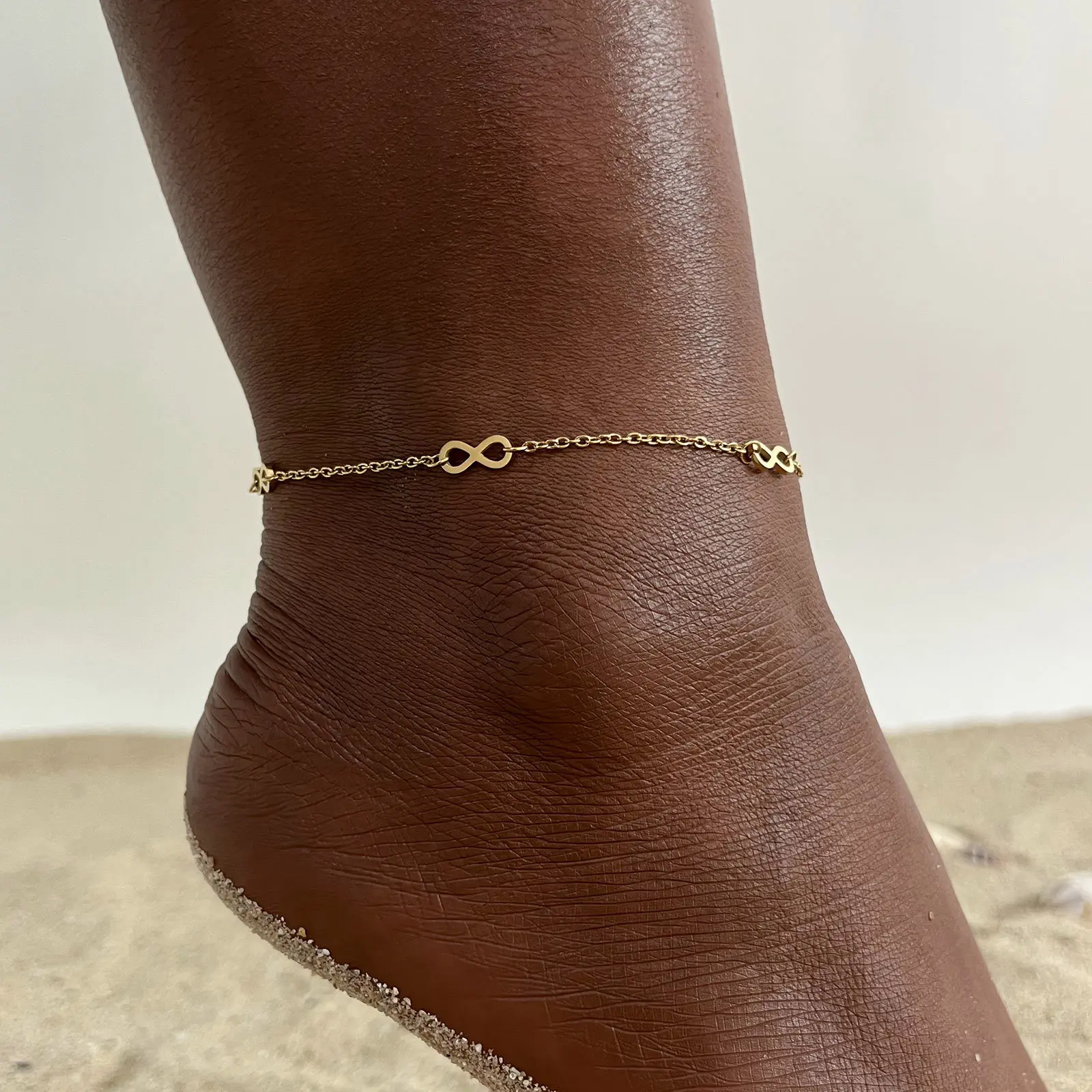 Bracelet de cheville Infini plaqué or acier inoxydable femme – Image 6