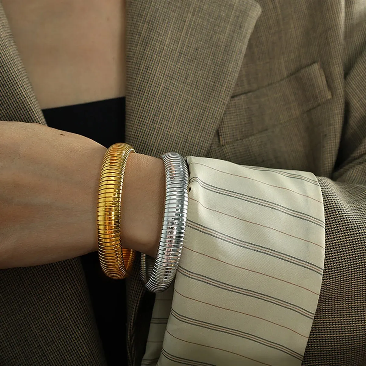 Bracelet Acier Inoxydable Plaqué Or 18K Rétro Unisexe – Image 3