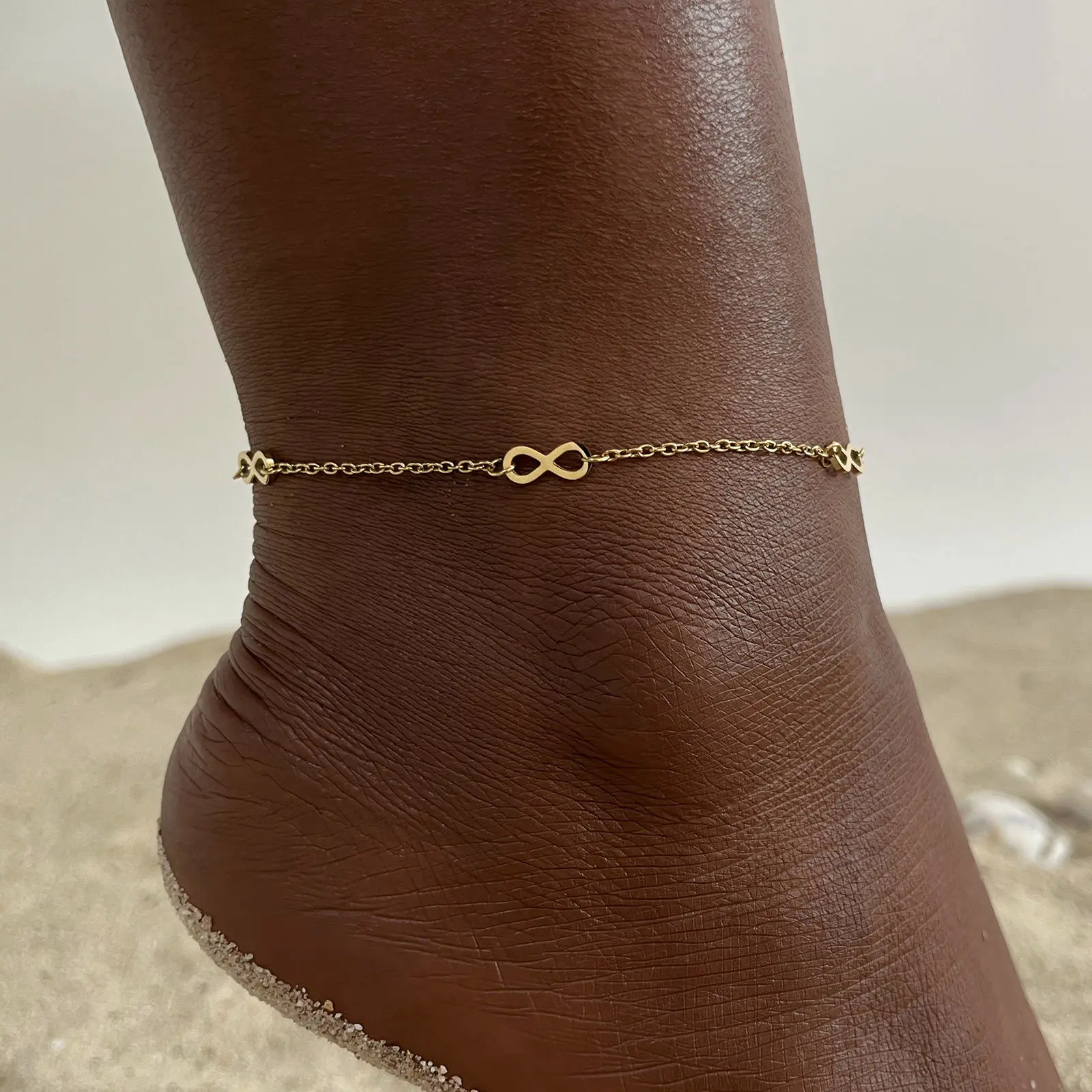 Bracelet de cheville Infini plaqué or acier inoxydable femme – Image 5