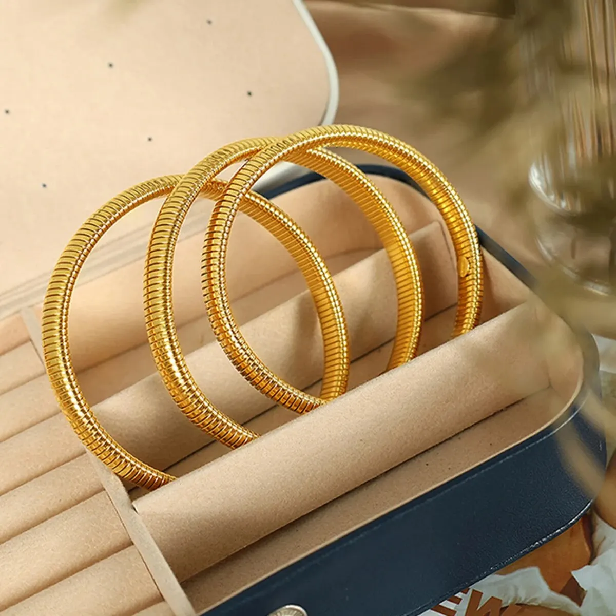 Bracelet Acier Inoxydable Plaqué Or 18K Rétro Unisexe – Image 5