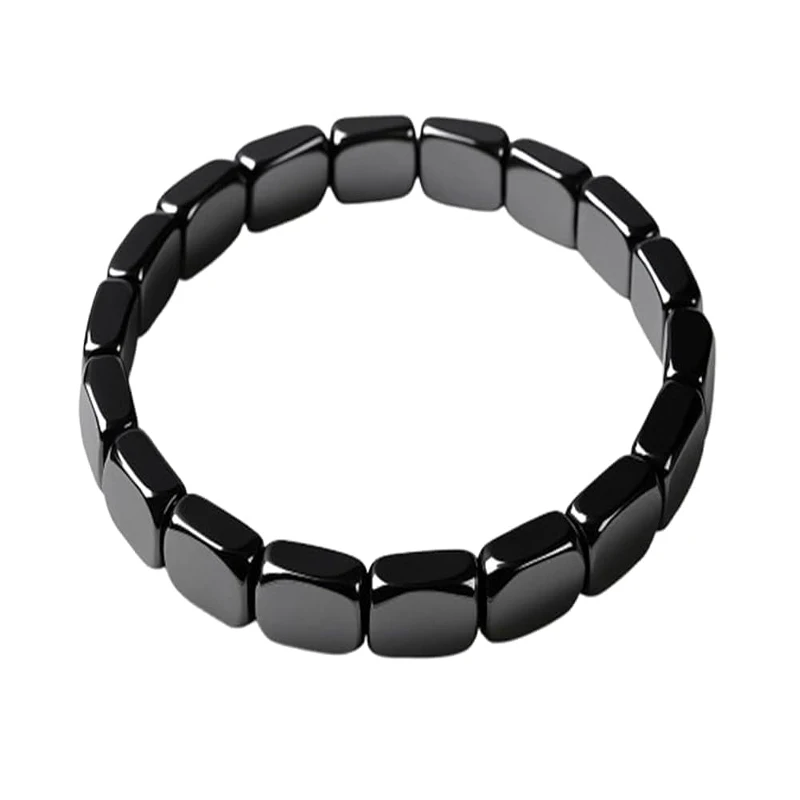 Bracelet d'hématite noire posé à plat, cercle complet, sur fond blanc